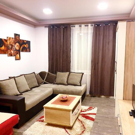 Ceca Apartman Ni Exterior foto