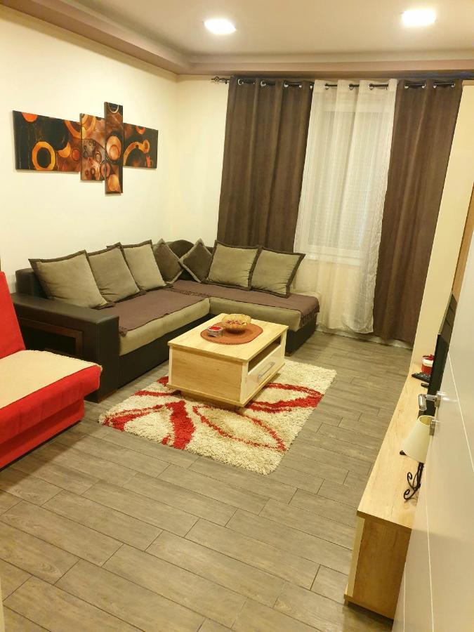 Ceca Apartman Ni Exterior foto