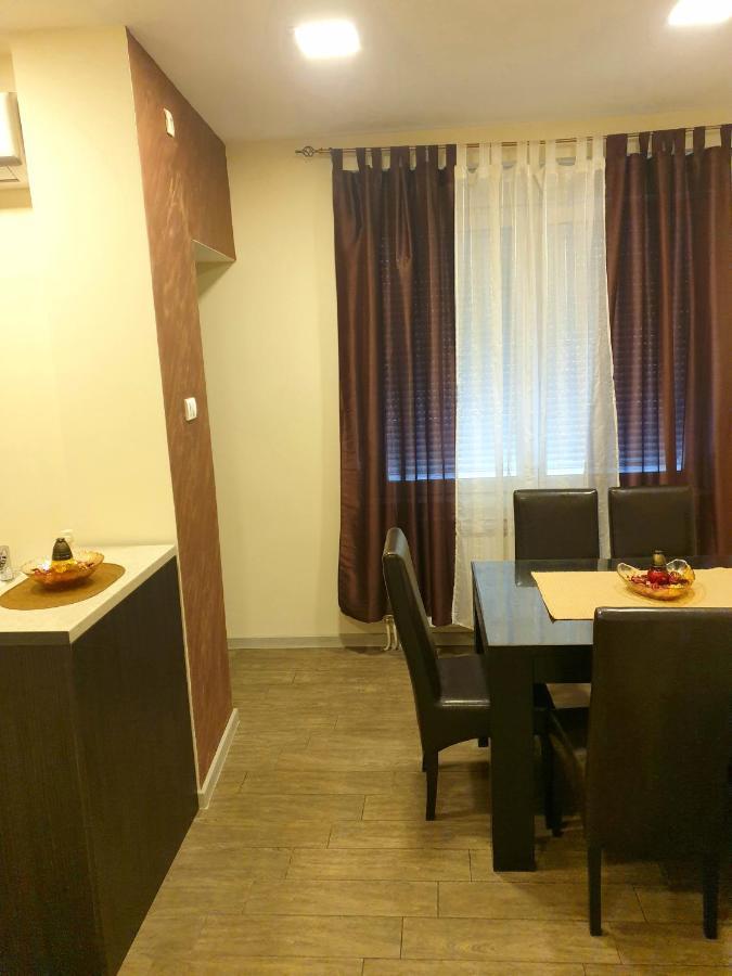 Ceca Apartman Ni Exterior foto