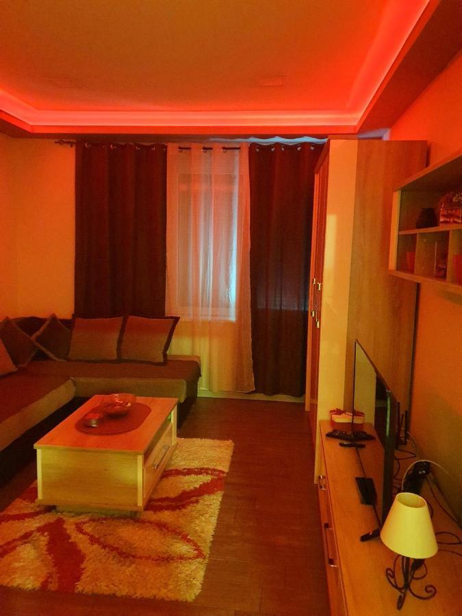 Ceca Apartman Ni Exterior foto