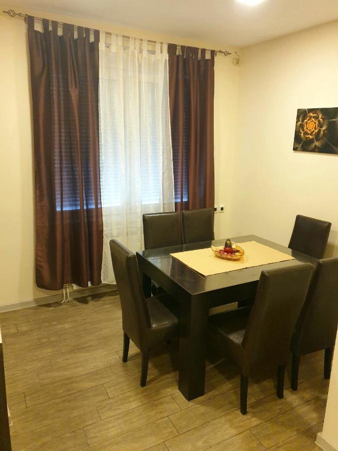 Ceca Apartman Ni Exterior foto