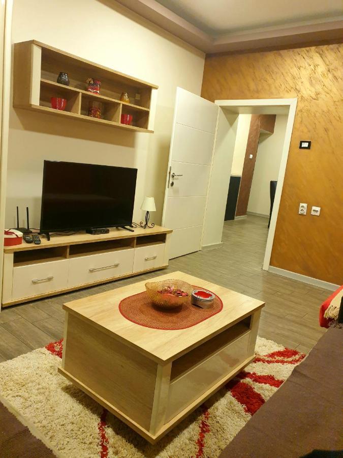 Ceca Apartman Ni Exterior foto