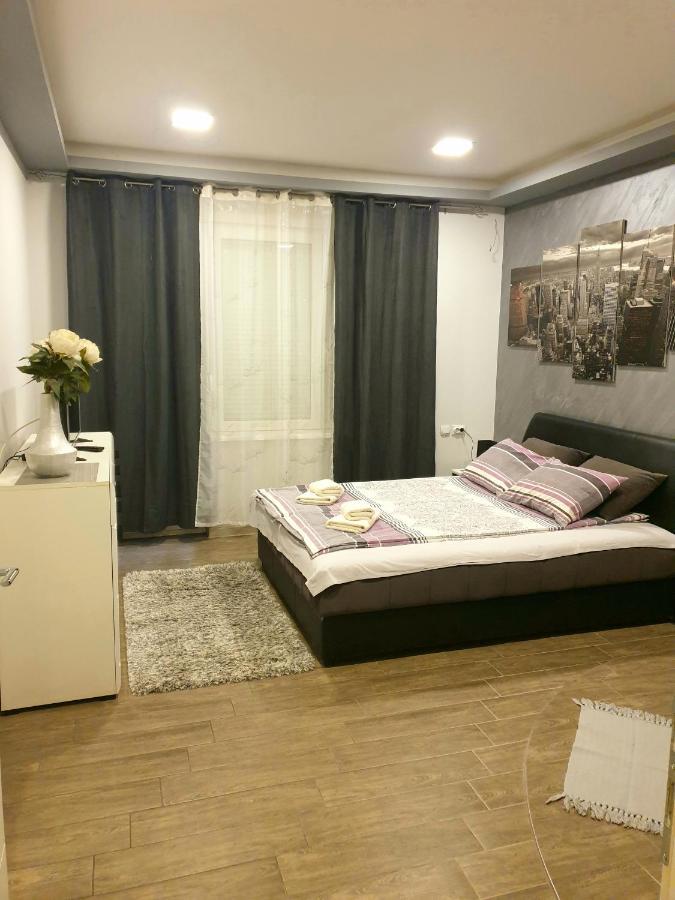 Ceca Apartman Ni Exterior foto