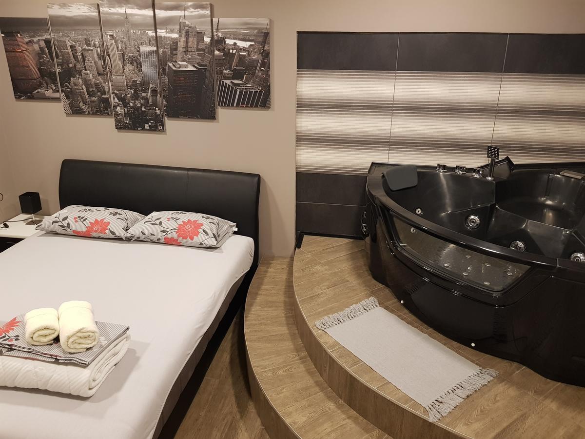Ceca Apartman Ni Exterior foto