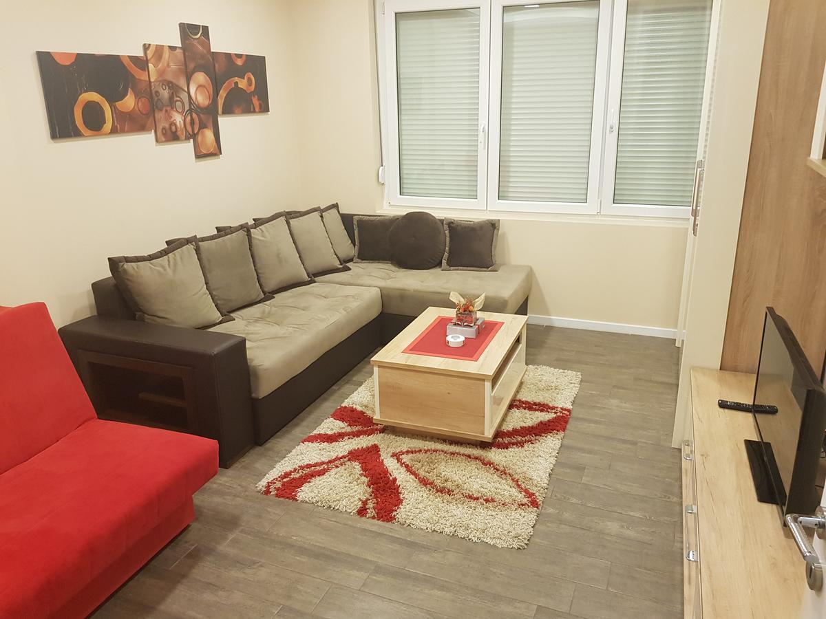 Ceca Apartman Ni Exterior foto