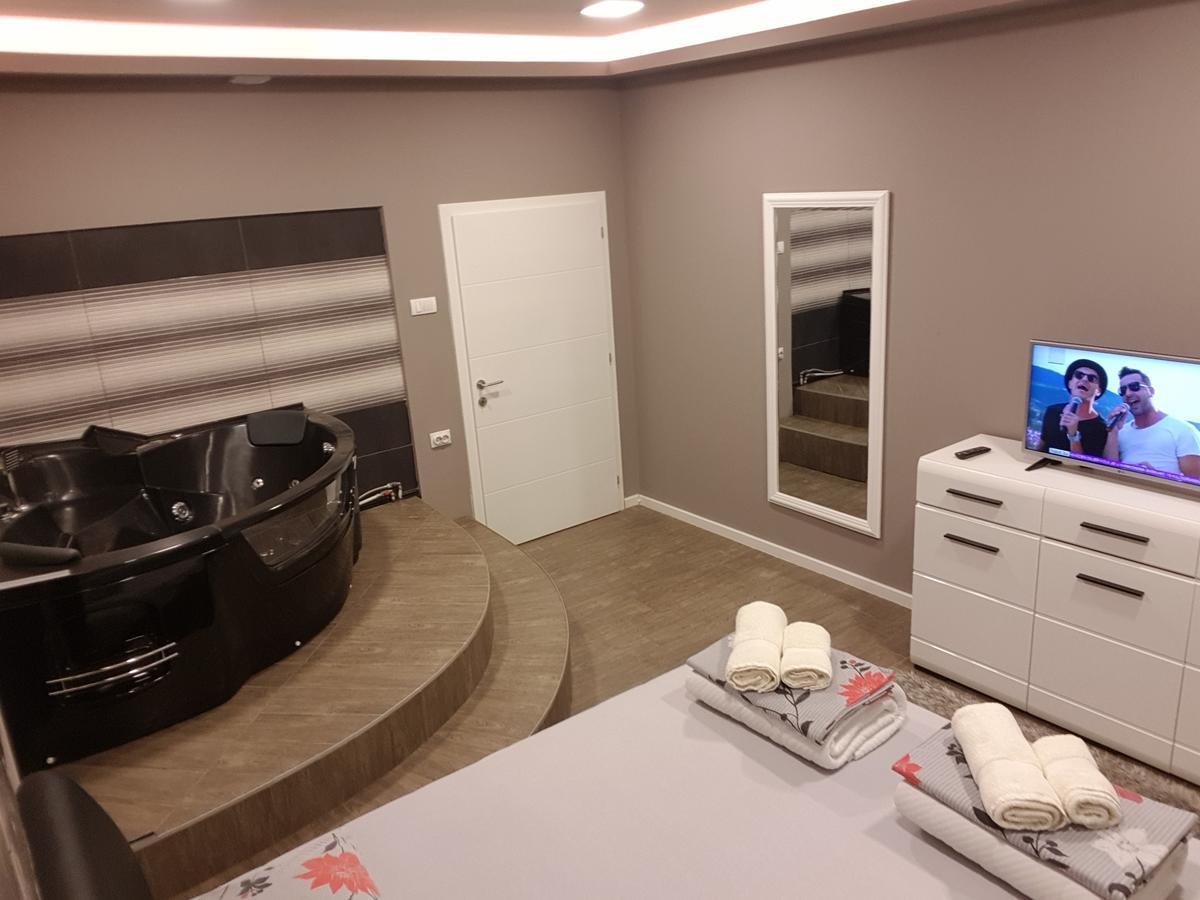 Ceca Apartman Ni Exterior foto
