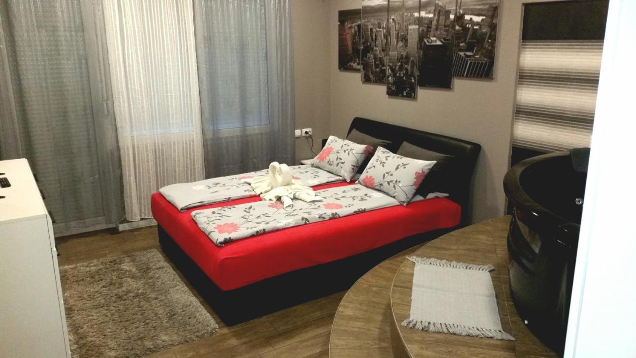 Ceca Apartman Ni Exterior foto