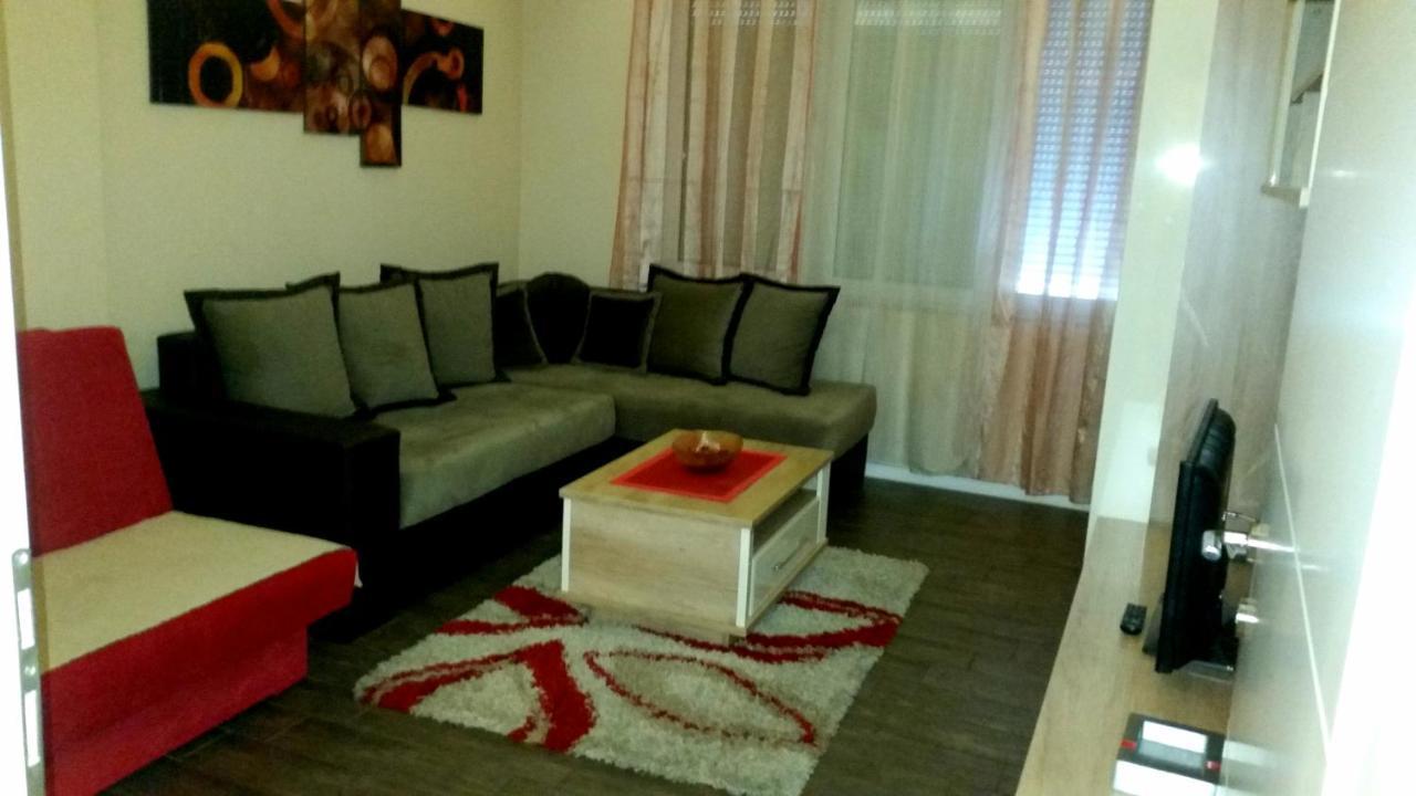 Ceca Apartman Ni Exterior foto
