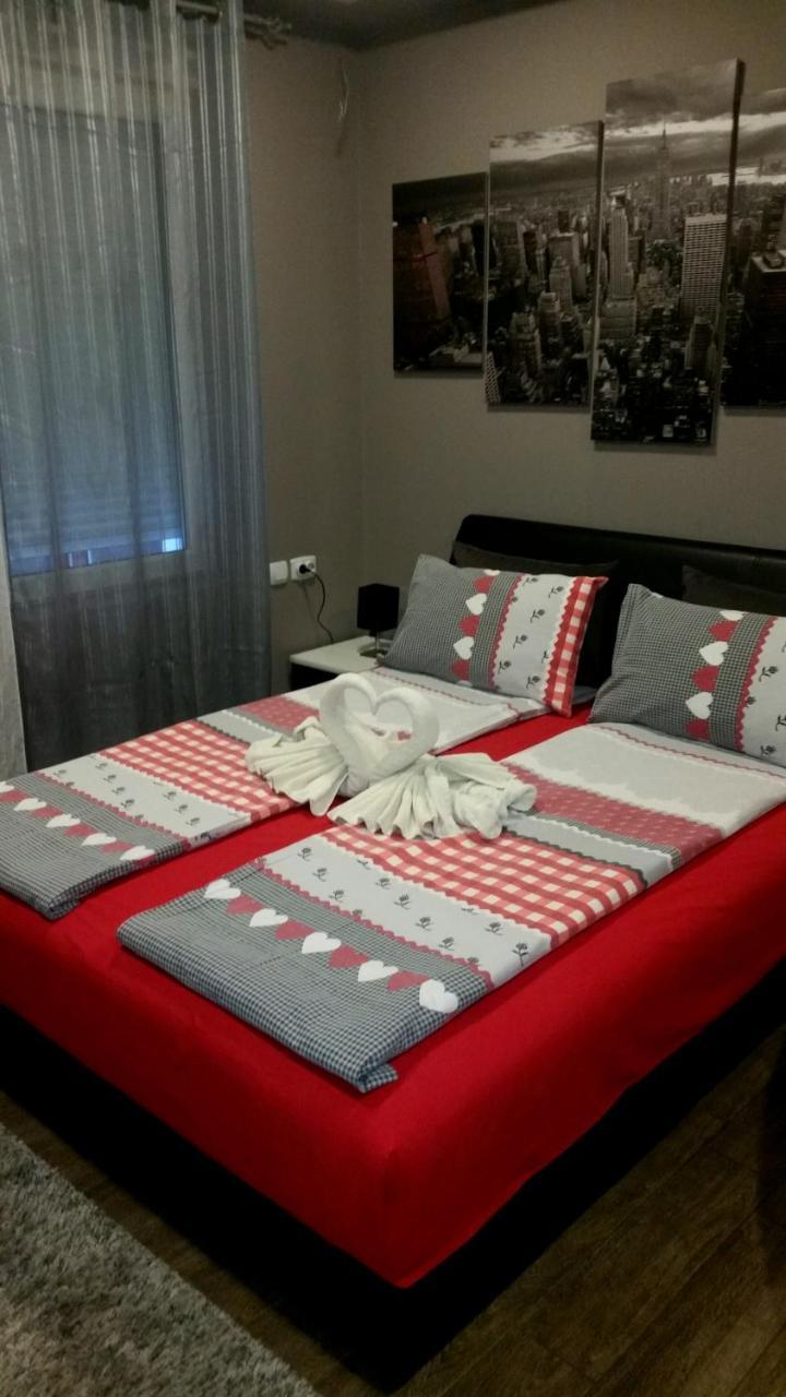 Ceca Apartman Ni Exterior foto