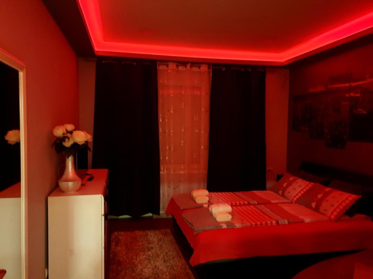 Ceca Apartman Ni Exterior foto