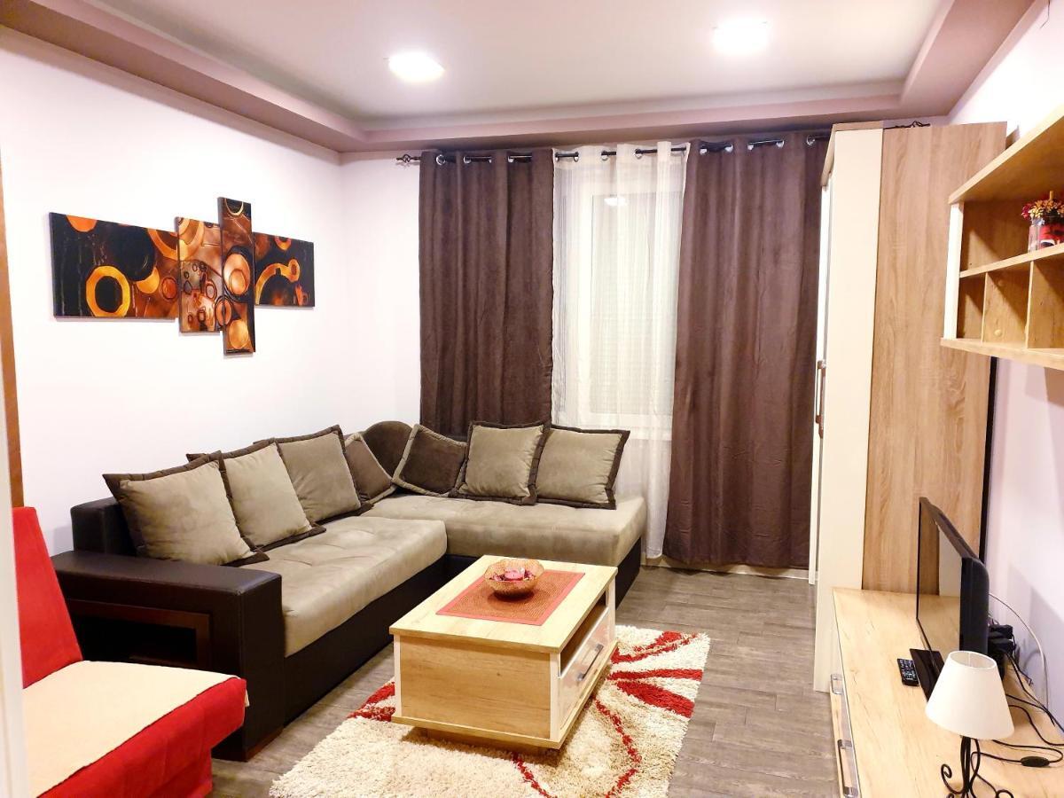 Ceca Apartman Ni Exterior foto