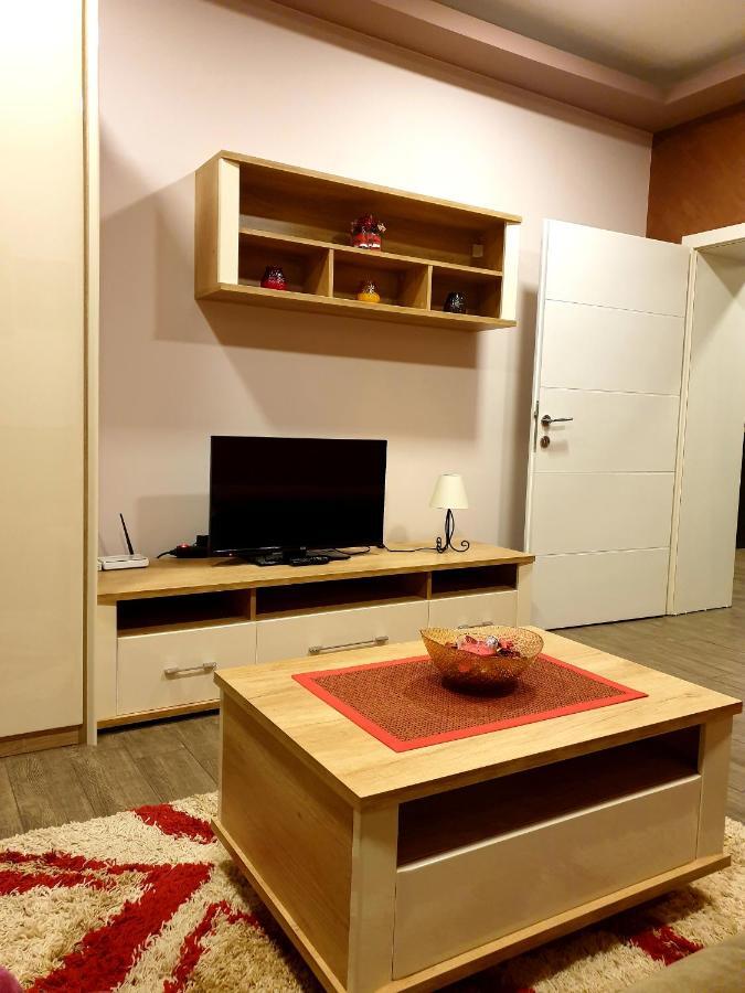 Ceca Apartman Ni Exterior foto