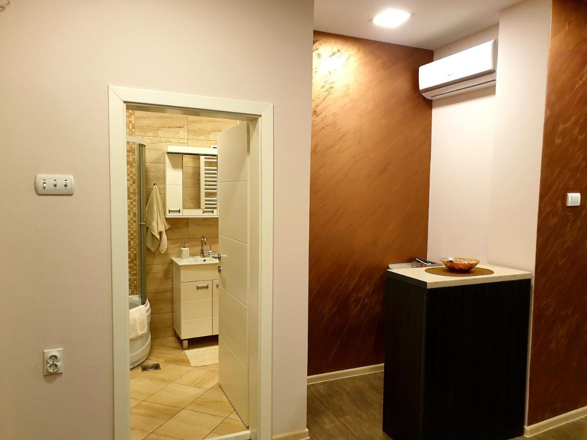 Ceca Apartman Ni Exterior foto