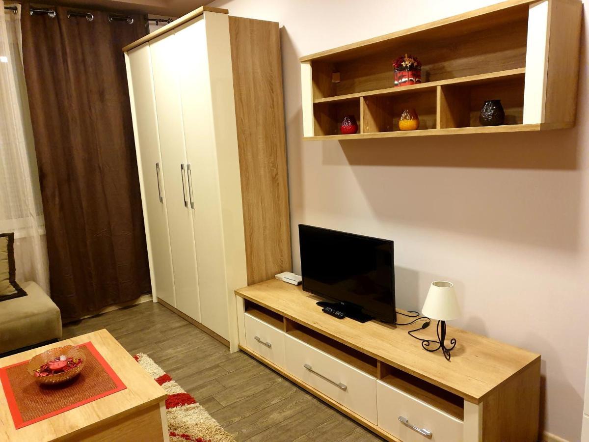 Ceca Apartman Ni Exterior foto