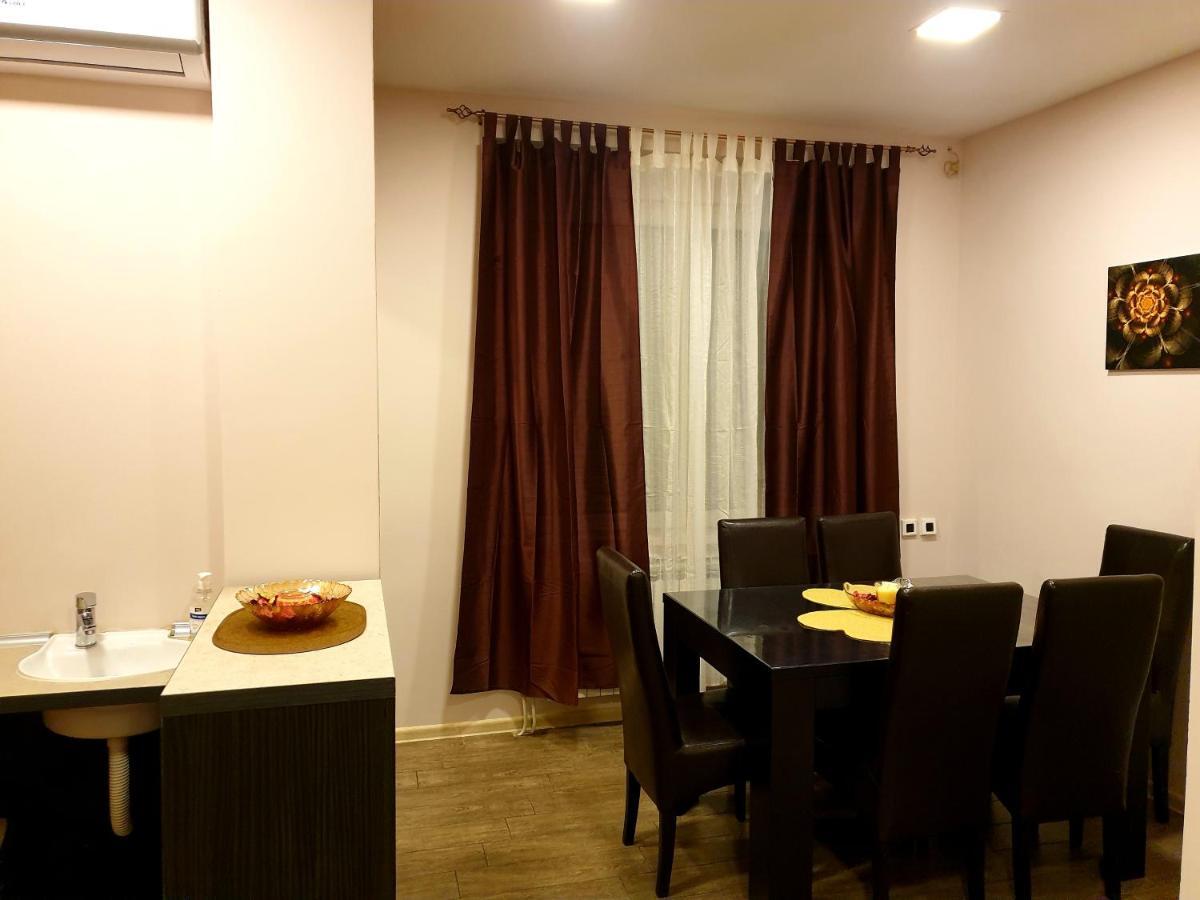 Ceca Apartman Ni Exterior foto