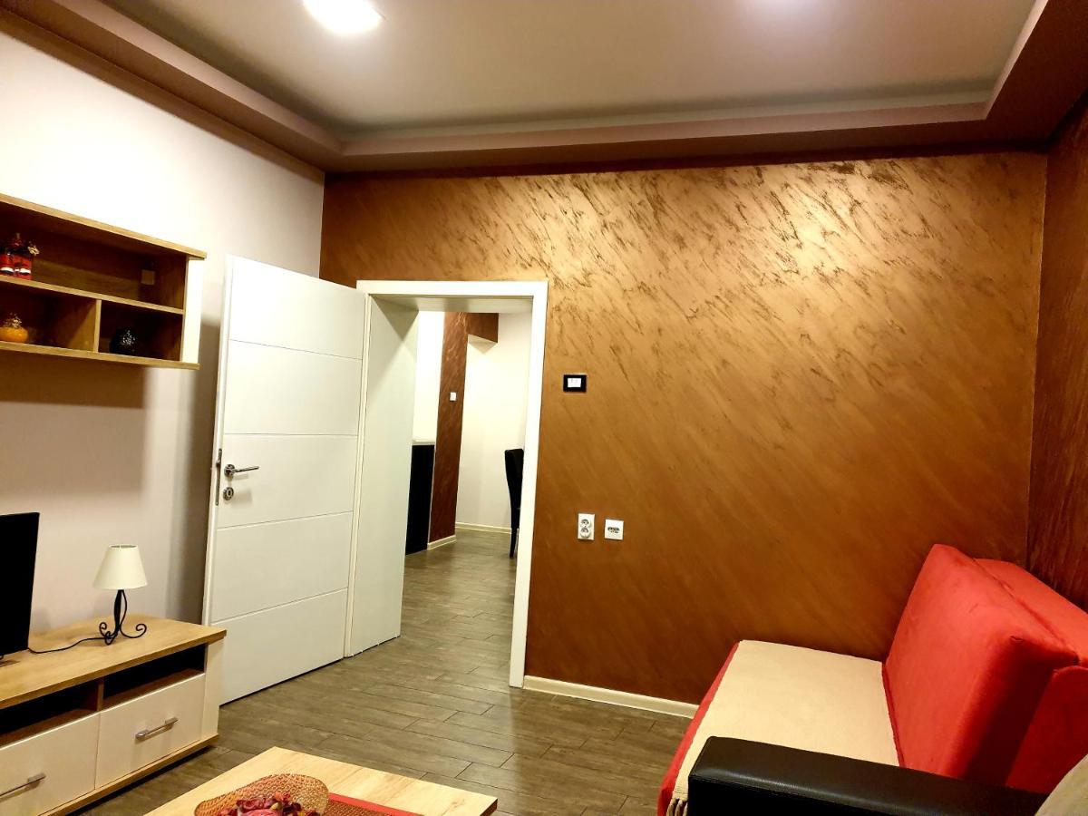 Ceca Apartman Ni Exterior foto