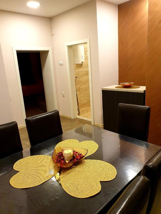 Ceca Apartman Ni Exterior foto